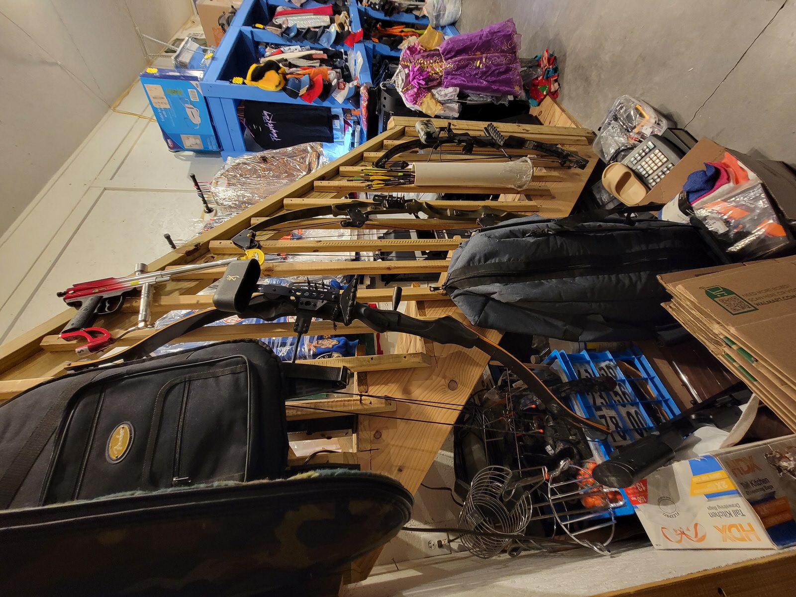 Cedar Creek Thrift Store, Hunting, Fishing, Bow & Arrows, Fishing Rods, BB & Pellet Guns, Knives, Paint Ball Guns