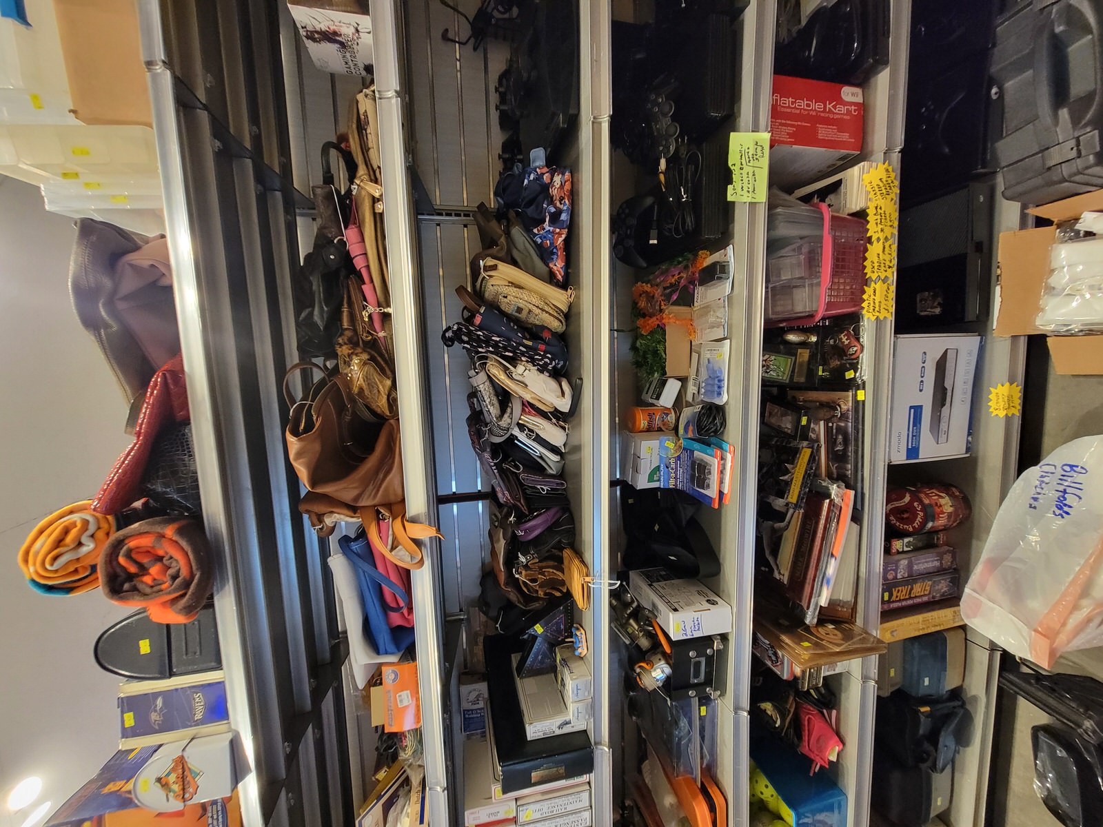 Cedar Creek Thrift Store, Throws, Purses, Hand Bags, Wallets, Clutches, Pet Supplys, Tropical Fish Supplys, Sports Collectibles