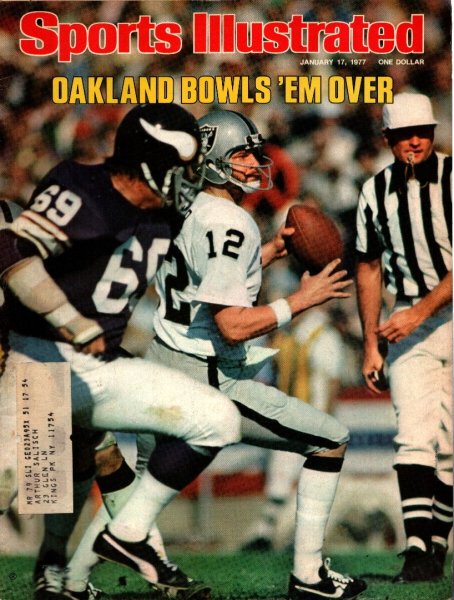 Sports Illustrated Magazine, January 17 1977, Oakland Bowls Em Over, 25m-0223