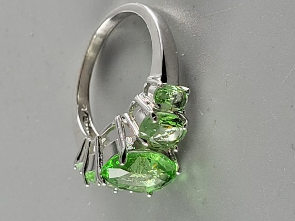 Sterling Silver .925, Ring, 7 Size, Green Stone, TU-1305